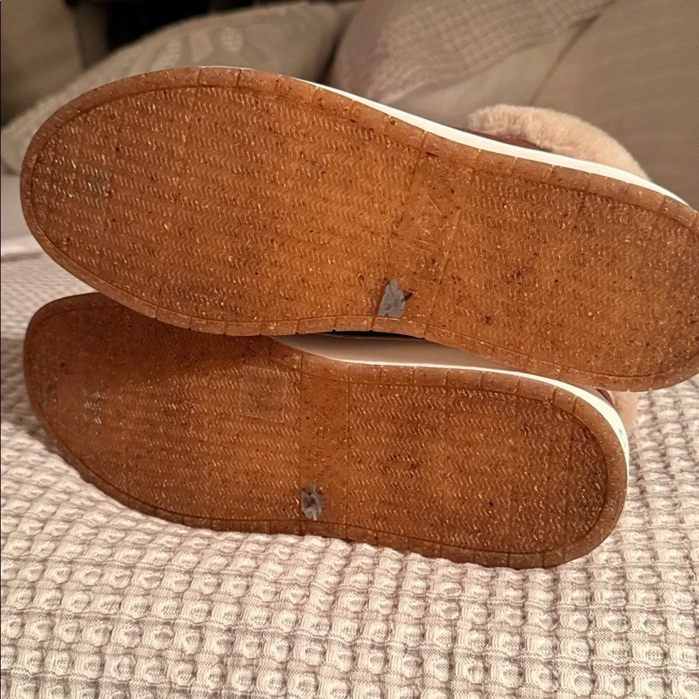 Aetrex Burgundy Fur-Lined Sneakers - Picture 4 of 4